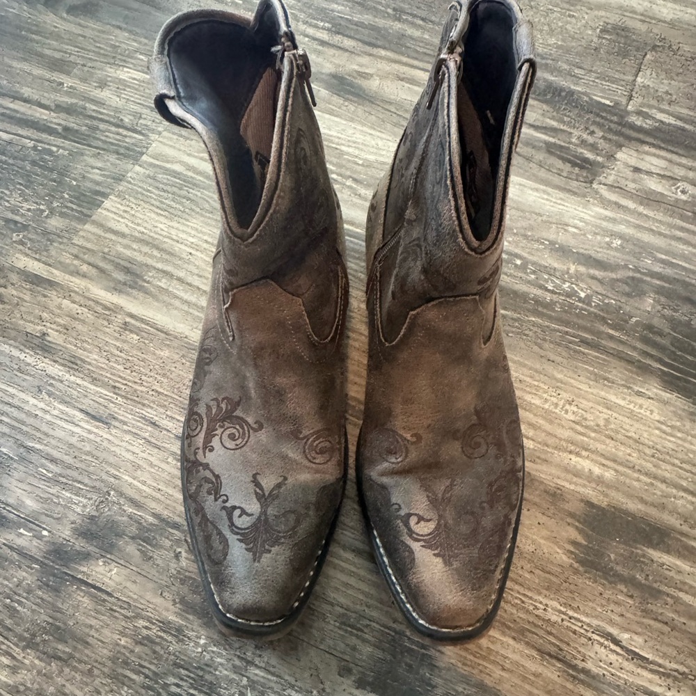 Roper Snip Toe Boots